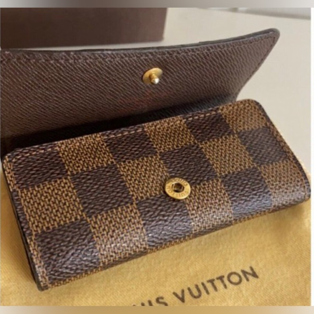 LV Damier key case in excellent condition